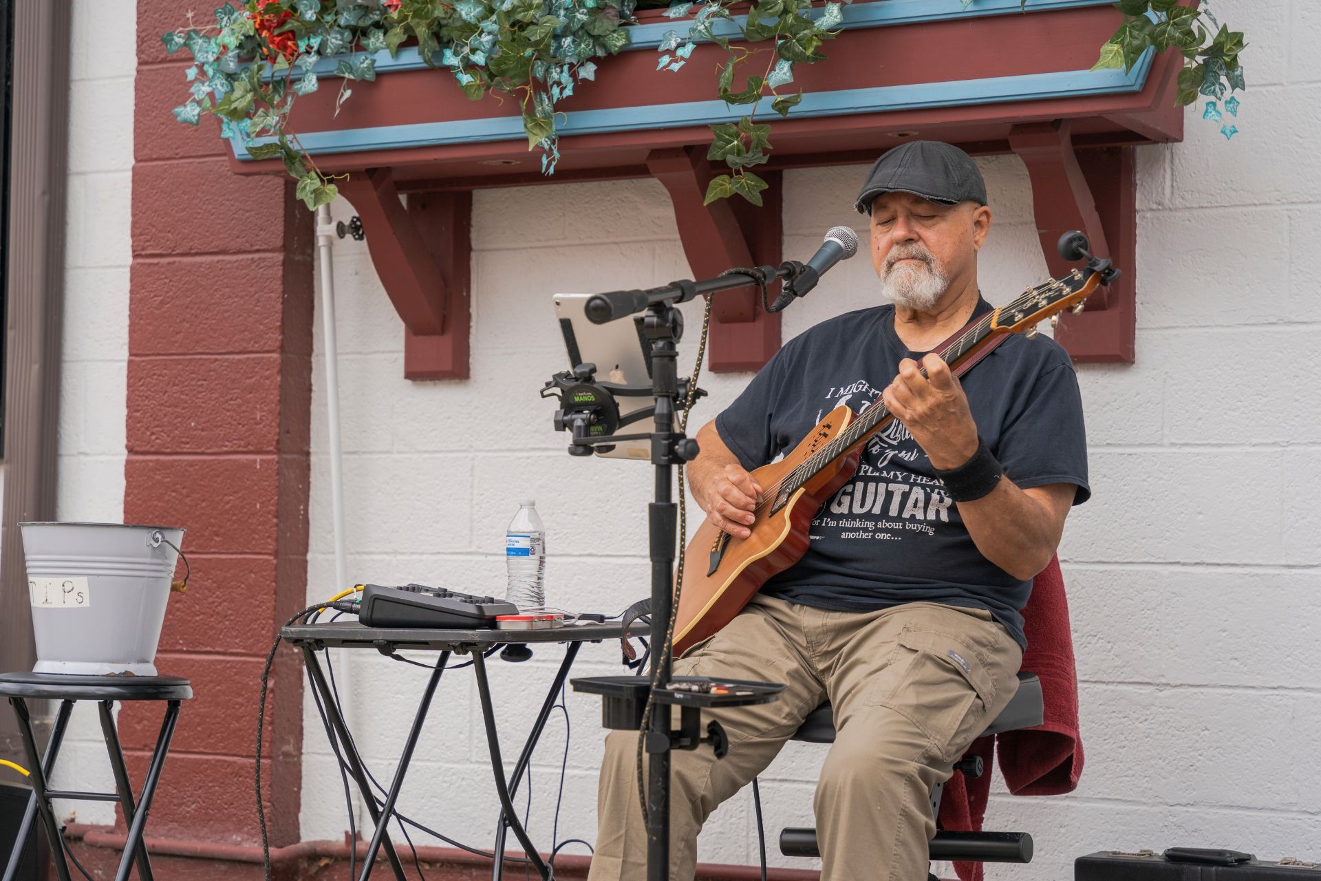 Outdoor Bar & Live Music at Frank’s Muth